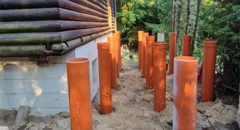 Podbudowa tarasu ze słupów betonowych